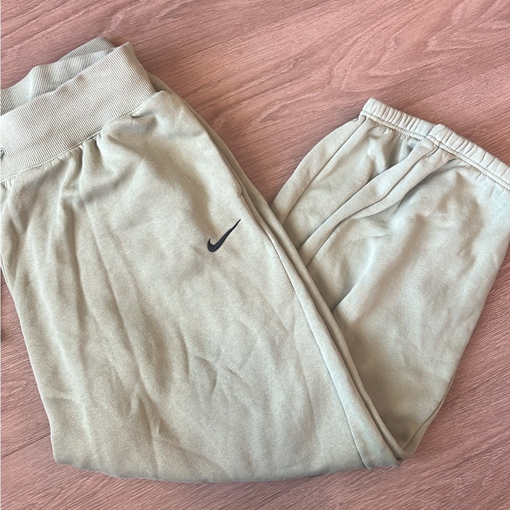 Nike Women's Sage Green Fleece Jogger Pants - Picture 2 of 6